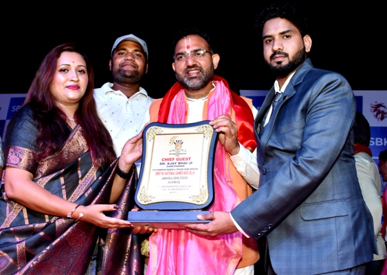 GUEST HONOURED BY SBKF DIRECTOR MR. PANKAJ GAVALE & SHIVA TIWARI MAM (SHRI AJAY BHAI INTERNATIONAL KATHA VACHAK) SBKF 8th National Games Delhi 2023