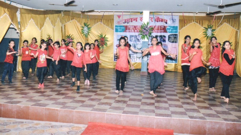 Indu Shree Udaan Summer Camp 2017 Madhya Predesh Girls Group Dance