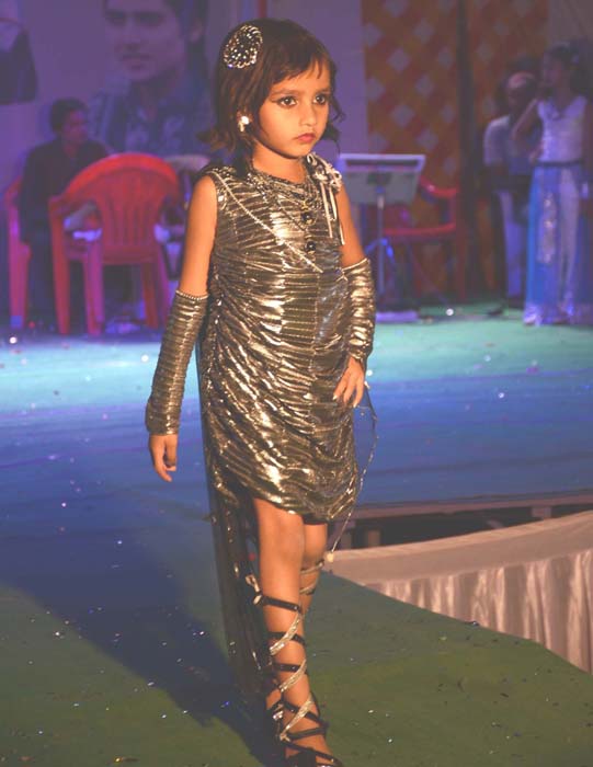 Indu Shree 5th State Talent Hunt 2016 Madhya Pradesh Ramp Modelling By Litter Girl