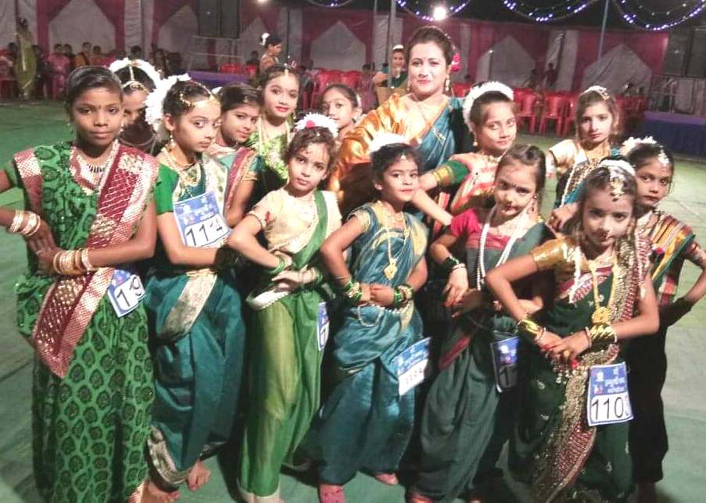 Maa Indu Shree Garba Championship 2017 Madhya Pradesh Little Girls In Marathi Getup