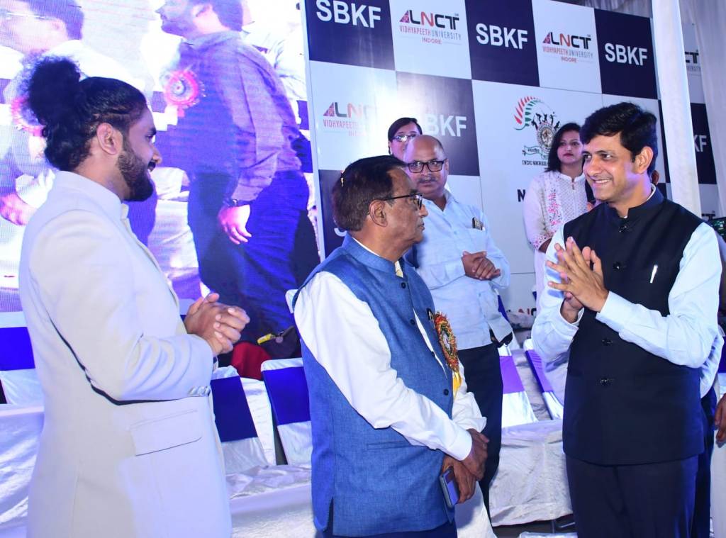   OUR CHIEF GUEST, INDORE MAYOR PUSHYAMITRA BHARGAV JI WITH SBKF PRESIDENT MR. PANKAJ GAVALE