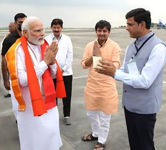   OUR CHIEF GUEST, INDORE MAYOR PUSHYAMITRA BHARGAV JI WITH INDIAN PRIME MINISTER SHRI NARENDRA MODI 